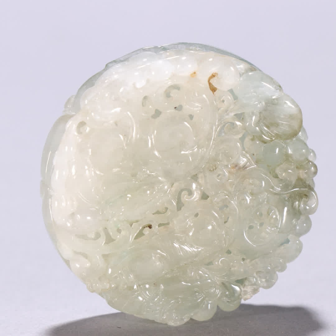 A Qing Dynasty jade beast pattern pendant - 2