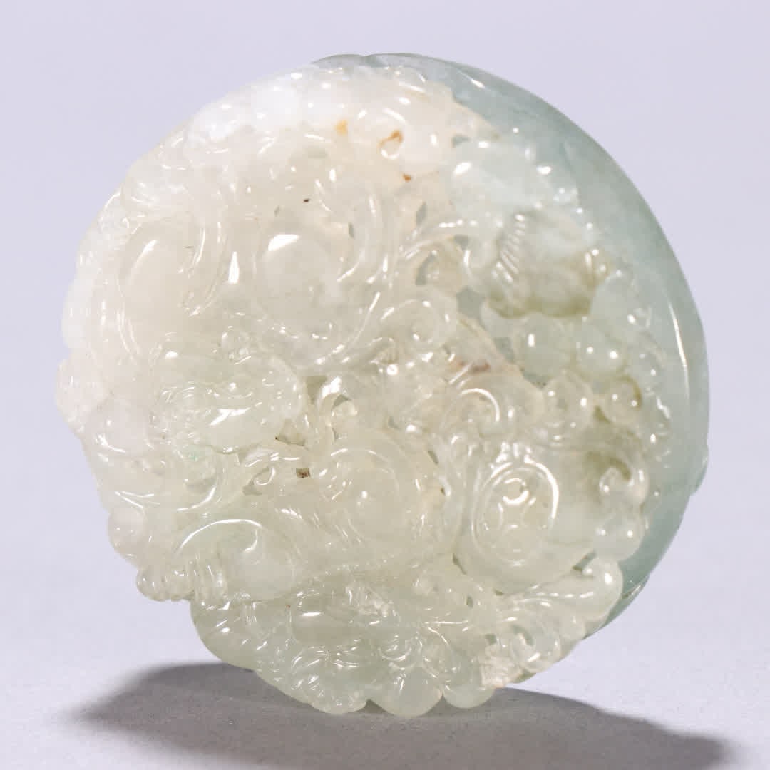 A Qing Dynasty jade beast pattern pendant - 3