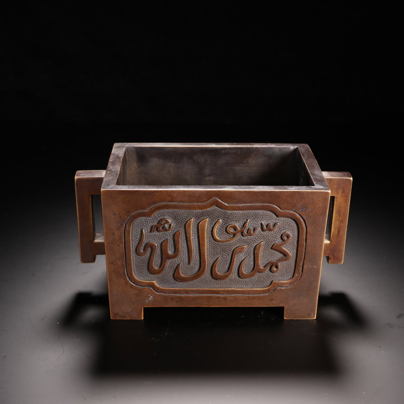 A Ming Dynasty copper-tired double-halberd manger furnace: Ming Dynasty copper-tired double-halberd manger furnace SIZE: H:8.5cm W:18cm W:2755g (The Dimensions Of All Batches Are Manually Measured.If You Need More Detailed Information, Please Contact Our Cust