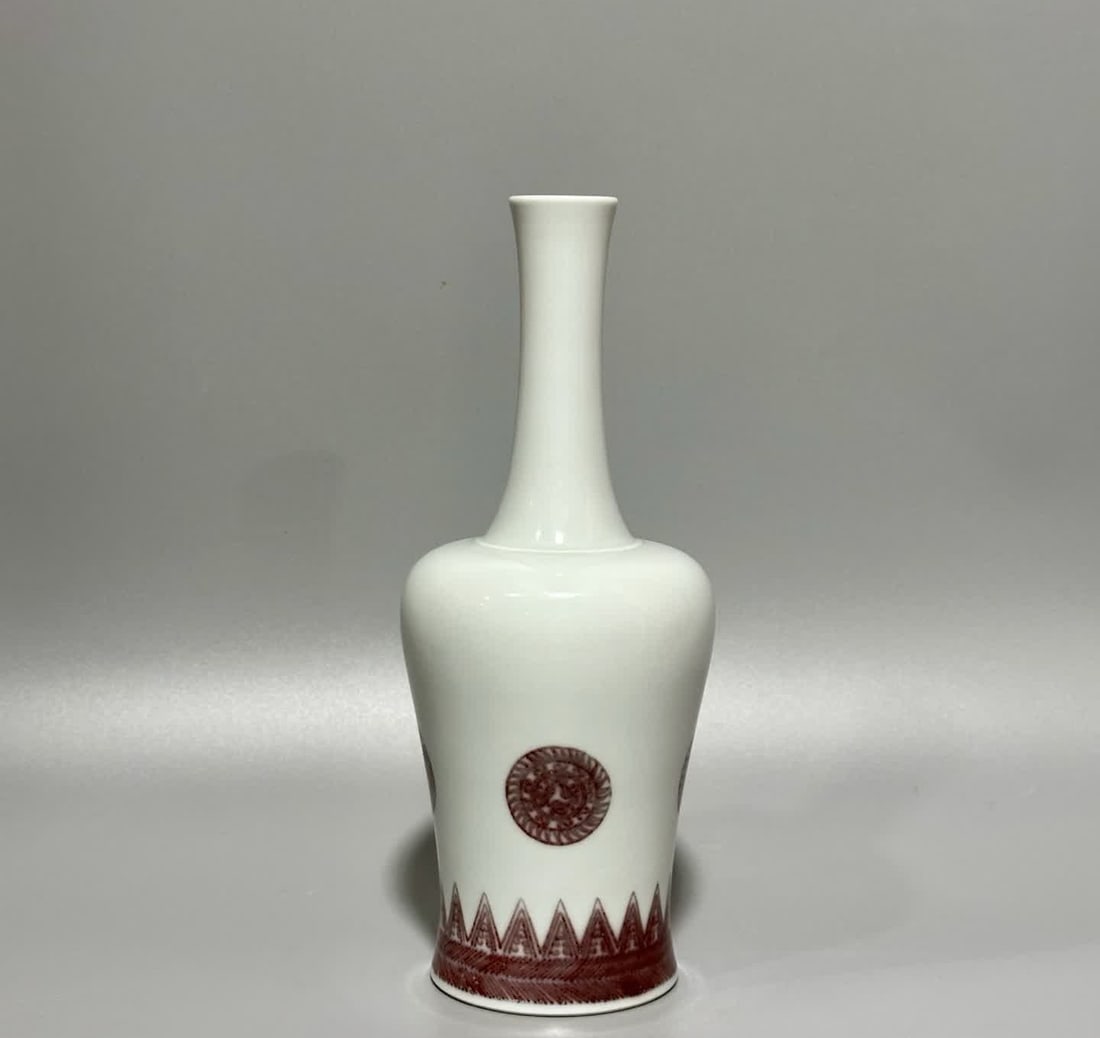 A piece of the Kangxi era of the Qing Dynasty glazed red rattle bell: The Kangxi Dynasty of the Qing Dynasty made a red rattle bell in the glaze SIZE: H: 22.5cm MouthD: 3.2cm Belly diameter 9.2cm Bottom diameter 7.1cm (The Dimensions Of All Batches Are Manually