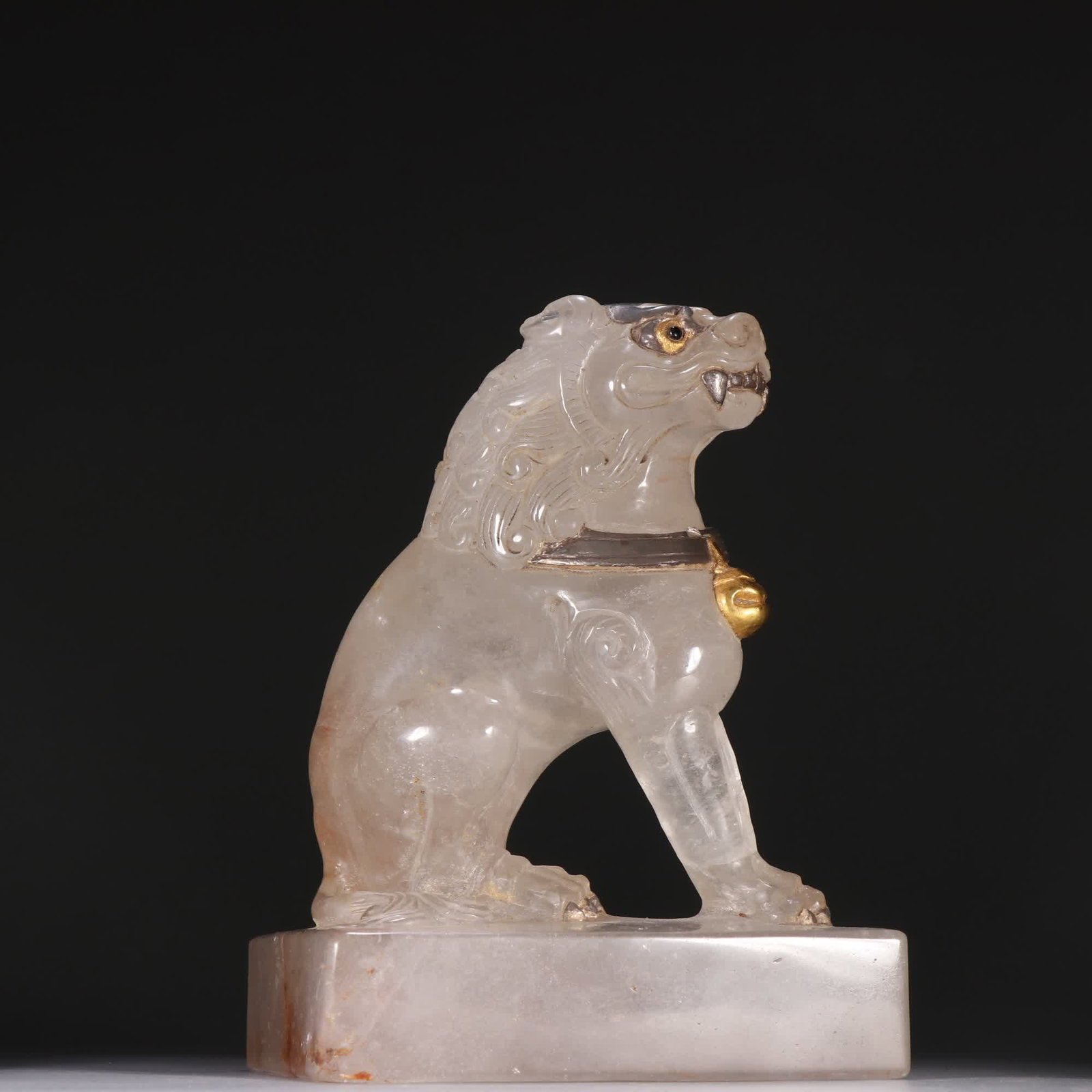 A Qing Dynasty crystal lion ornament: Qing Dynasty crystal lion ornament SIZE: H:16.7cm W:11.8cm W:1993.1g (The Dimensions Of All Batches Are Manually Measured.If You Need More Detailed Information, Please Contact Our Customer Service