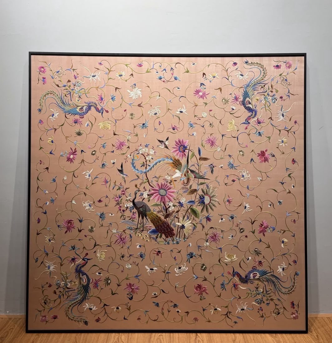 A picture of a pink Cantonese embroidered phoenix of the Republic of China: Republic of China Pink Cantonese embroidery Chaofeng picture SIZE: 135x135cm (The Dimensions Of All Batches Are Manually Measured.If You Need More Detailed Information, Please Contact Our Customer
