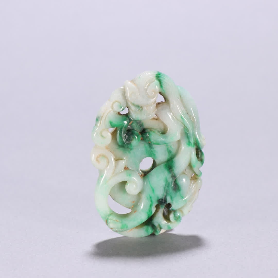 A Qing Dynasty jade dragon pattern pendant: Qing Dynasty jade dragon pattern pendant SIZE: H:5.9cm W:4cm W:36.3g (The Dimensions Of All Batches Are Manually Measured.If You Need More Detailed Information, Please Contact Our Customer Service