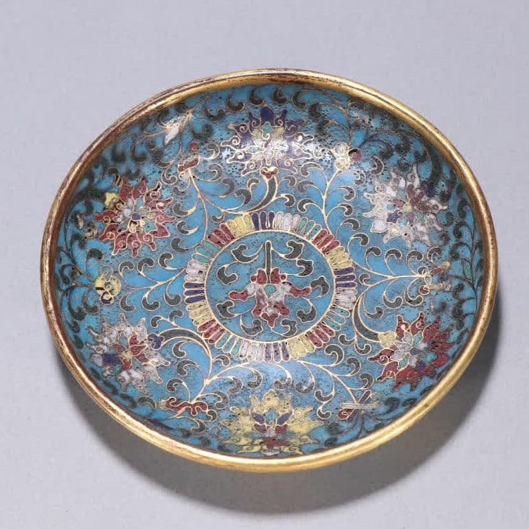 A Qing Dynasty copper-gilt cloisonné entwined lotus pattern plate: Qing Dynasty copper gilt cloisonné entwined lotus pattern plate SIZE: H:2cm W:11.8cm W:240g (The Dimensions Of All Batches Are Manually Measured.If You Need More Detailed Information, Please Contact