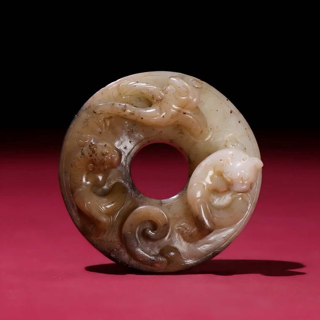 A Han Dynasty white jade high-relief dragon jade jade: Han Dynasty white jade high relief dragon jade jade SIZE: 59x22mm W:69g (The Dimensions Of All Batches Are Manually Measured.If You Need More Detailed Information, Please Contact Our Customer Service