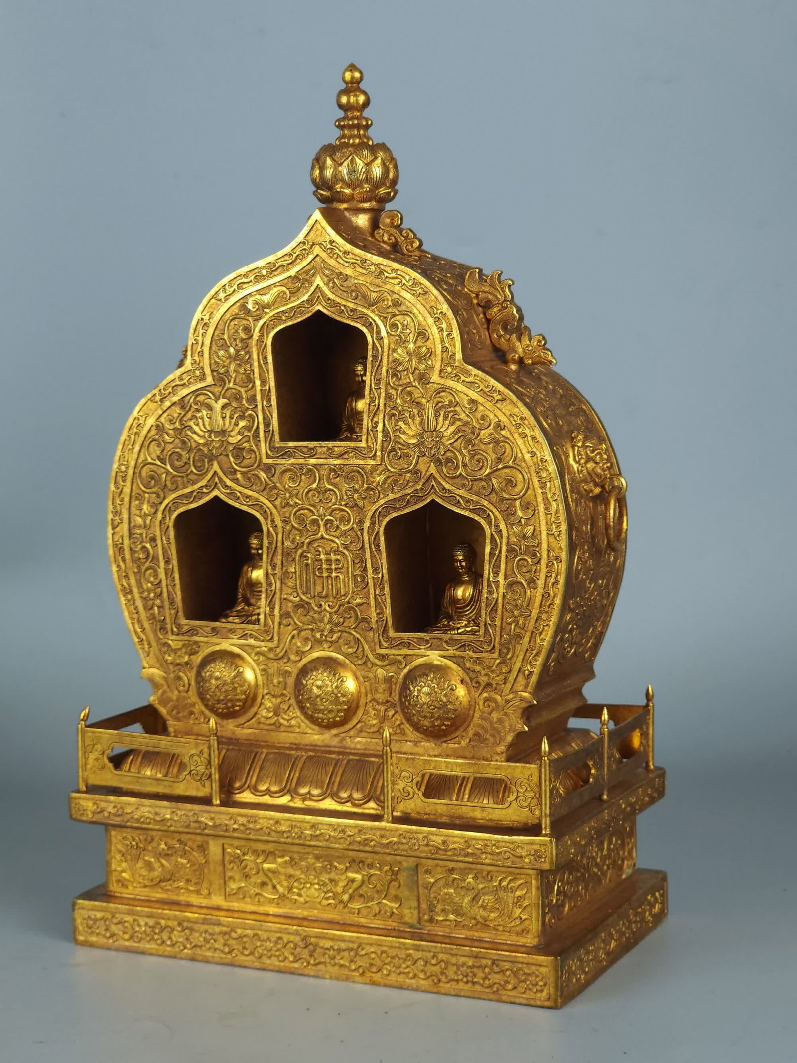 A copper gilt Buddha shrine of the Tang Dynasty: Tang Dynasty copper gilt Buddha shrine SIZE: H:29cm W:18cm W:2638g (The Dimensions Of All Batches Are Manually Measured.If You Need More Detailed Information, Please Contact Our Customer Service Befor