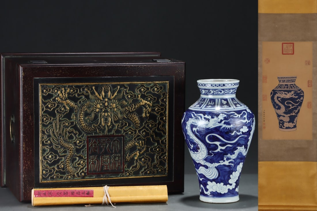 An Exquisite Blue and White Dragon Pattern Vase: An Exquisite Blue and White Dragon Pattern Vase Yuan Dynasty, China Without frame Size:62.5cmx32cm Size:35cmx21.2cm (The Dimensions Of All Batches Are Manually Measured.If You Need More Detailed Infor