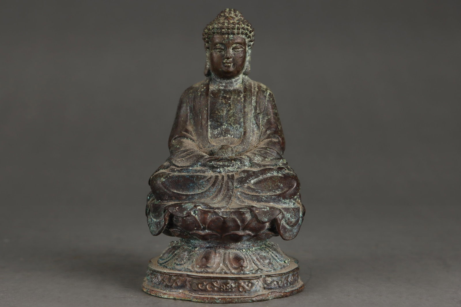 An Exquisite Bronze Buddha Statue: An Exquisite Bronze Buddha Statue Ming Dynasty, China Size:11cmx6cm Weight:450g (The Dimensions Of All Batches Are Manually Measured.If You Need More Detailed Information, Please Contact Our Customer