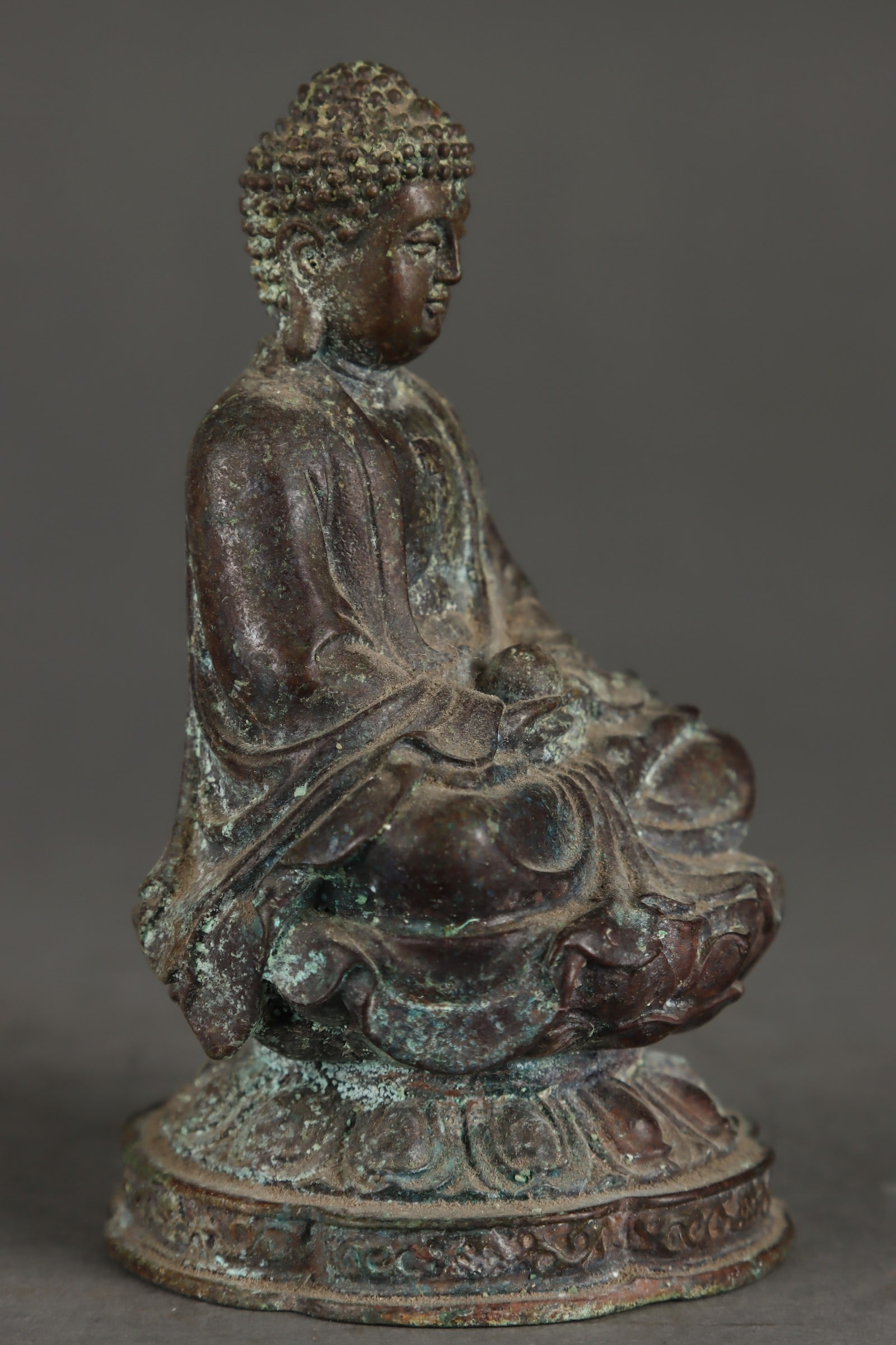 An Exquisite Bronze Buddha Statue - 2