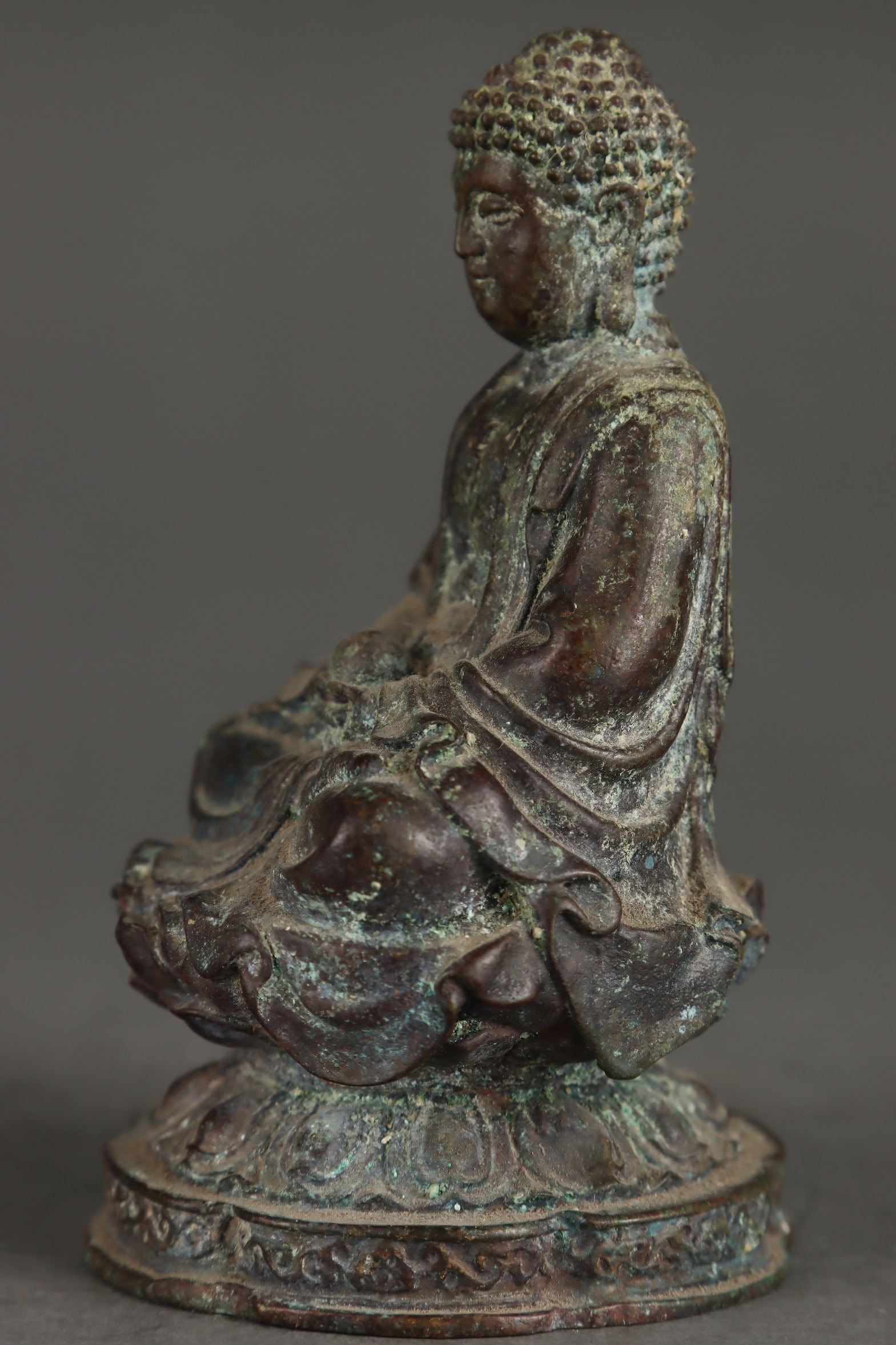 An Exquisite Bronze Buddha Statue - 3