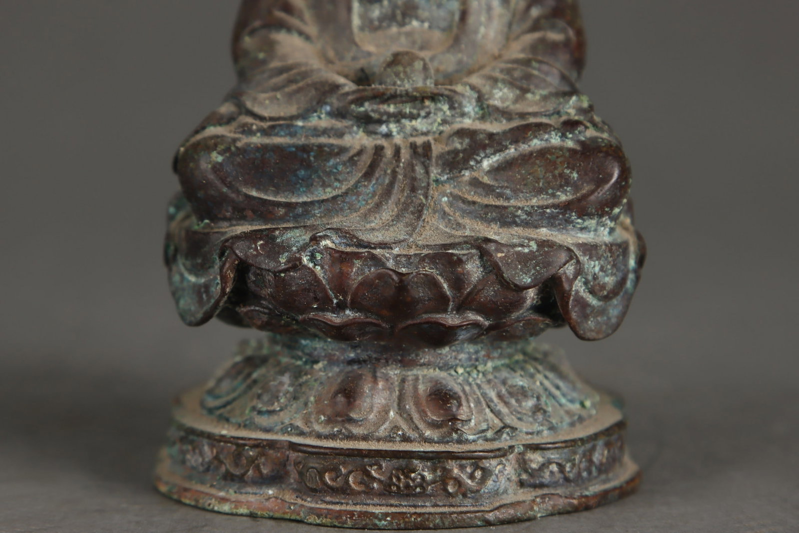 An Exquisite Bronze Buddha Statue - 9