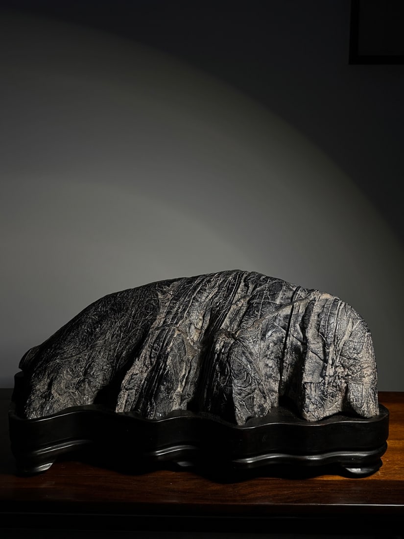 An Exquisite Lingbi Stone Rockery Ornament: An Exquisite Lingbi Stone Rockery Ornament Qing Dynasty, China Size:70cmx41cmx22cm (The Dimensions Of All Batches Are Manually Measured.If You Need More Detailed Information, Please Contact Our