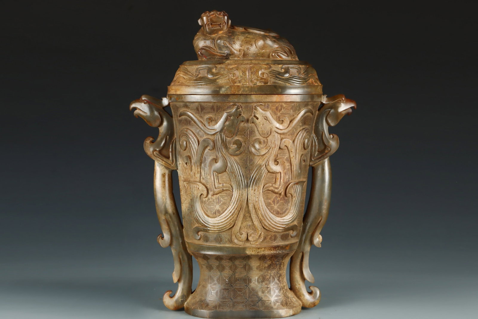 An Exquisite White Jade Dragon Pattern Double-Ears Bowl: An Exquisite White Jade Dragon Pattern Double-Ears Bowl Han Dynasty, China Size:25cmx17cm Weight:1904g (The Dimensions Of All Batches Are Manually Measured.If You Need More Detailed Information,