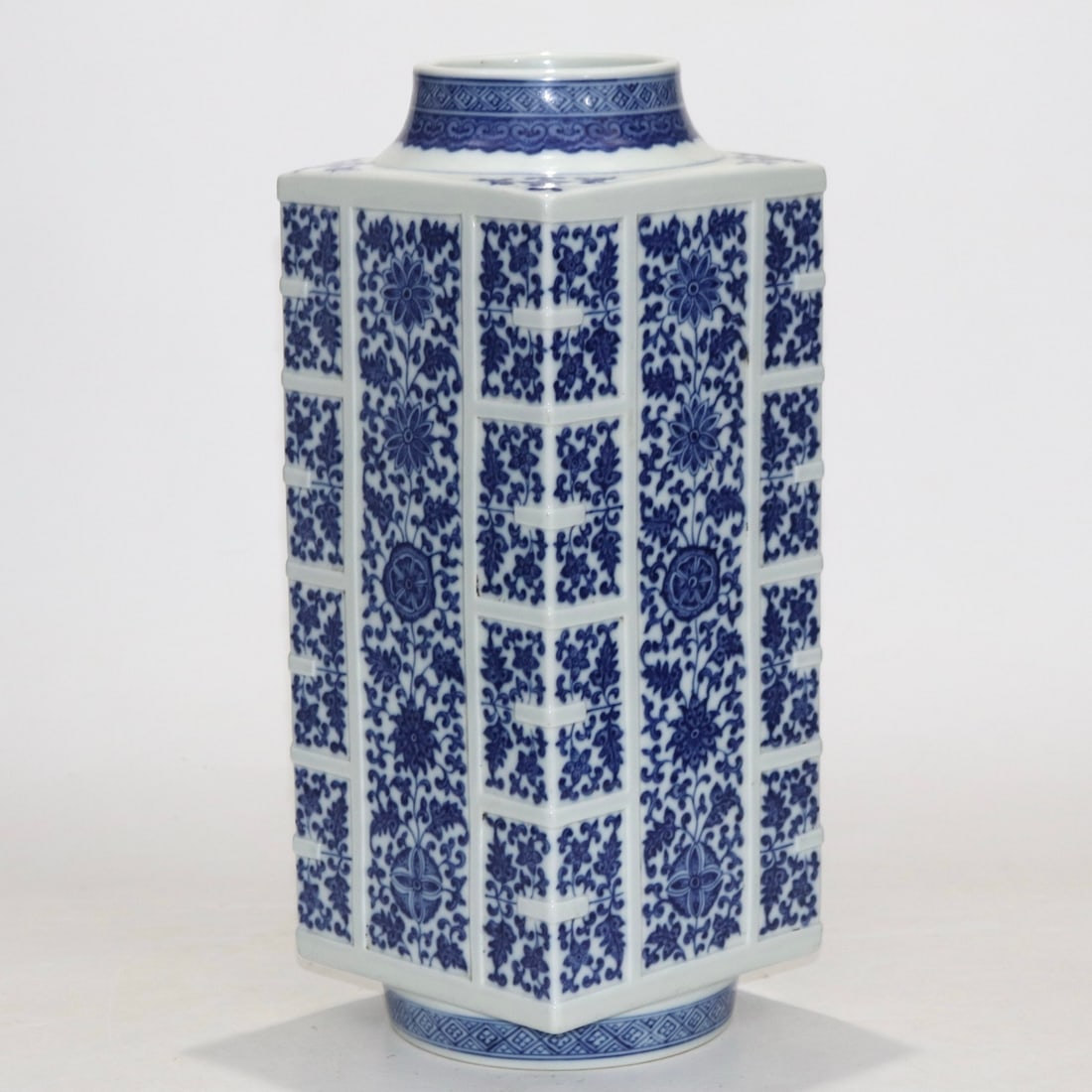 An Exquisite Blue and White Lotus Pattern Vase - 3
