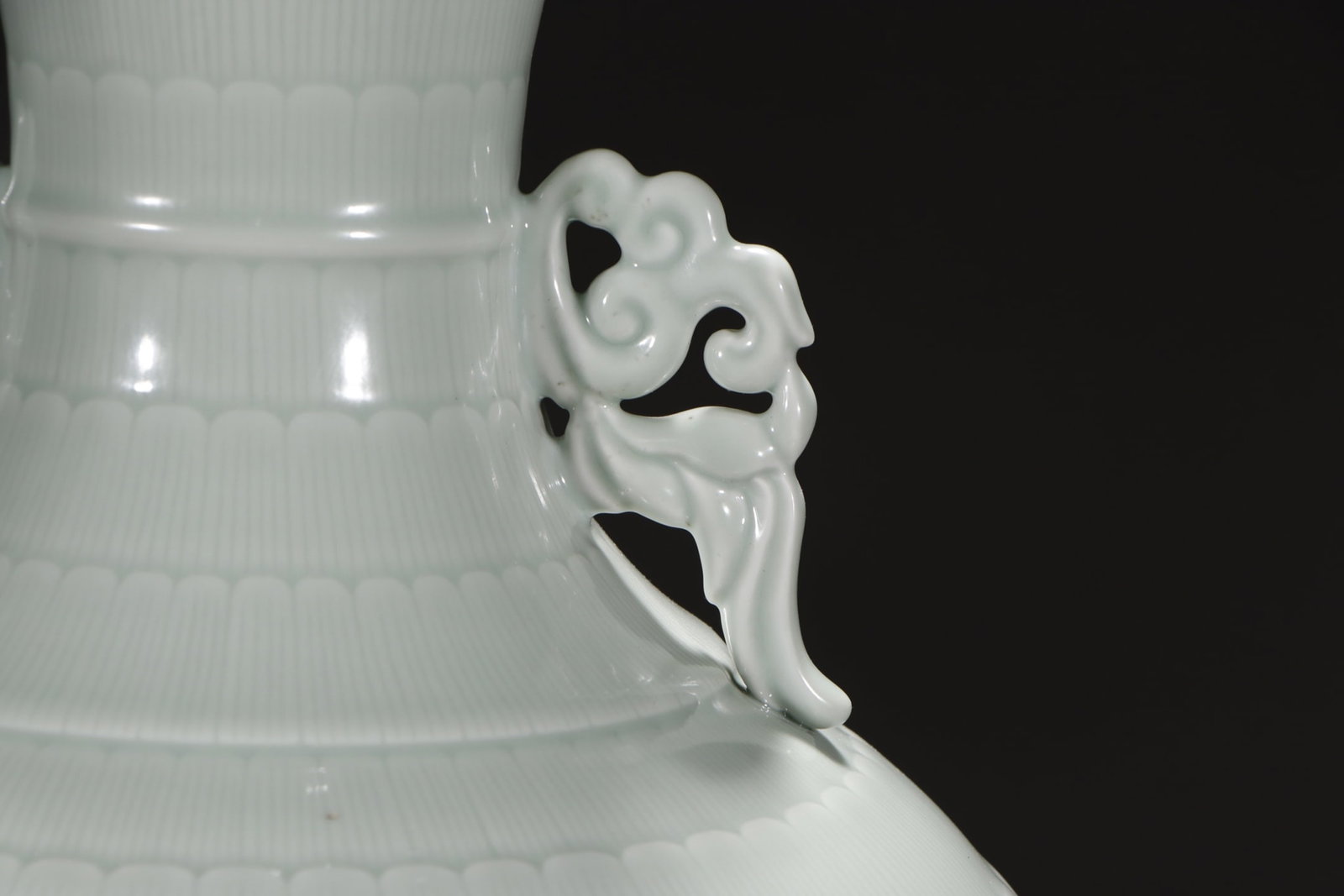 An Exquisite Celadon Glazed Double-Ears Vase - 4