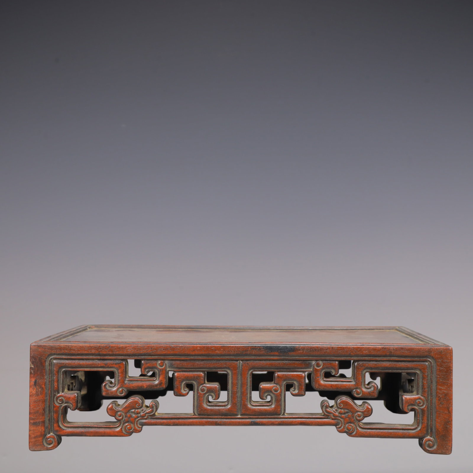 A Exquisite Zitanwood Dragon Pattern Desk: A Exquisite Zitanwood Dragon Pattern Desk Qing Dynasty, China Size:37.8cmx19.9cmx9.7cm Weight:1250g (The Dimensions Of All Batches Are Manually Measured.If You Need More Detailed Information, Please