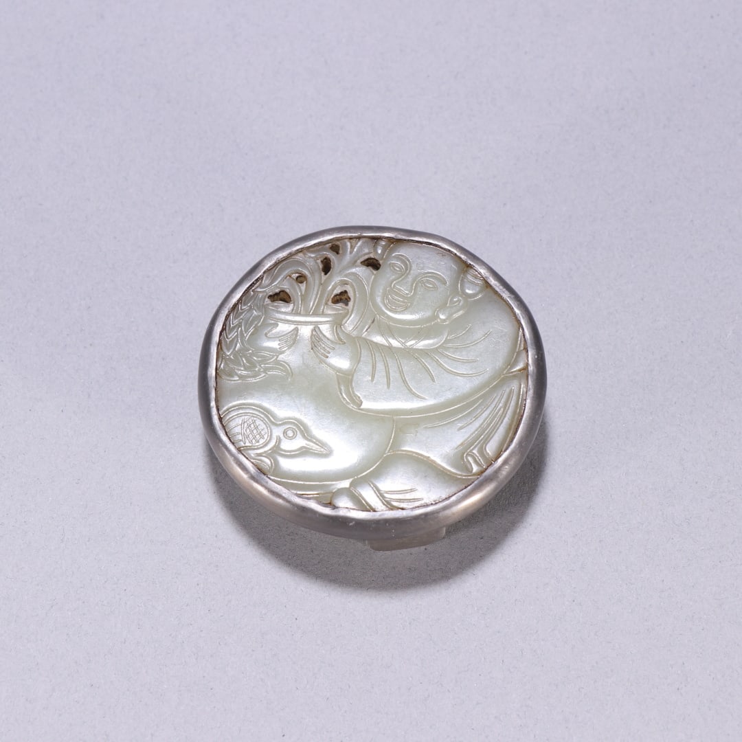 An Exquisite Tin Inlaid White Jade Character and Story Pattern Ornament: An Exquisite Tin Inlaid White Jade Character and Story Pattern Ornament Qing Dynasty, China Size:1.5cmx5.7cm Weight:61.3g (The Dimensions Of All Batches Are Manually Measured.If You Need More