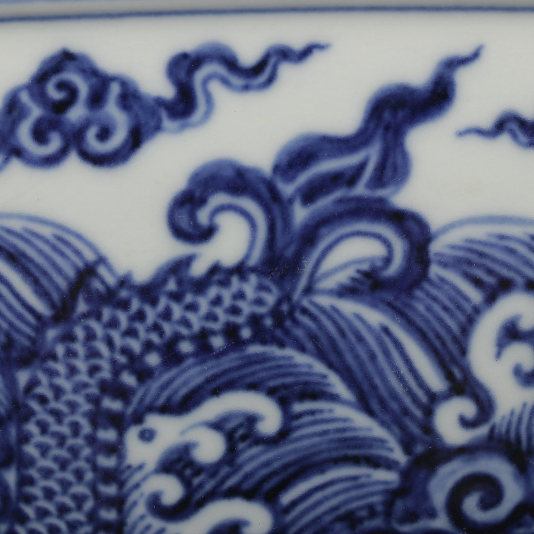An Exquisite Blue and White Seawater Pattern Dragon Pattern Vat - 4