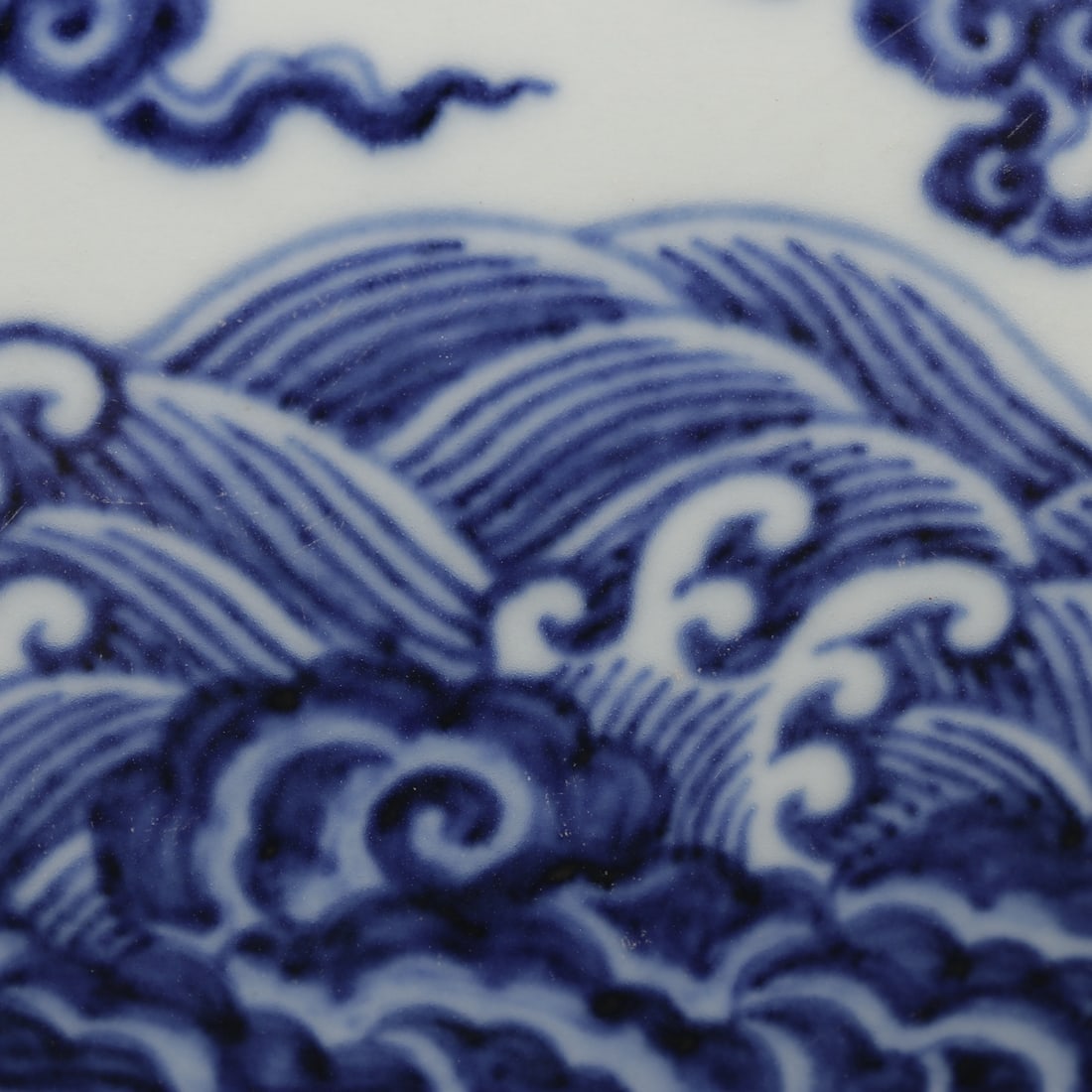 An Exquisite Blue and White Seawater Pattern Dragon Pattern Vat - 7
