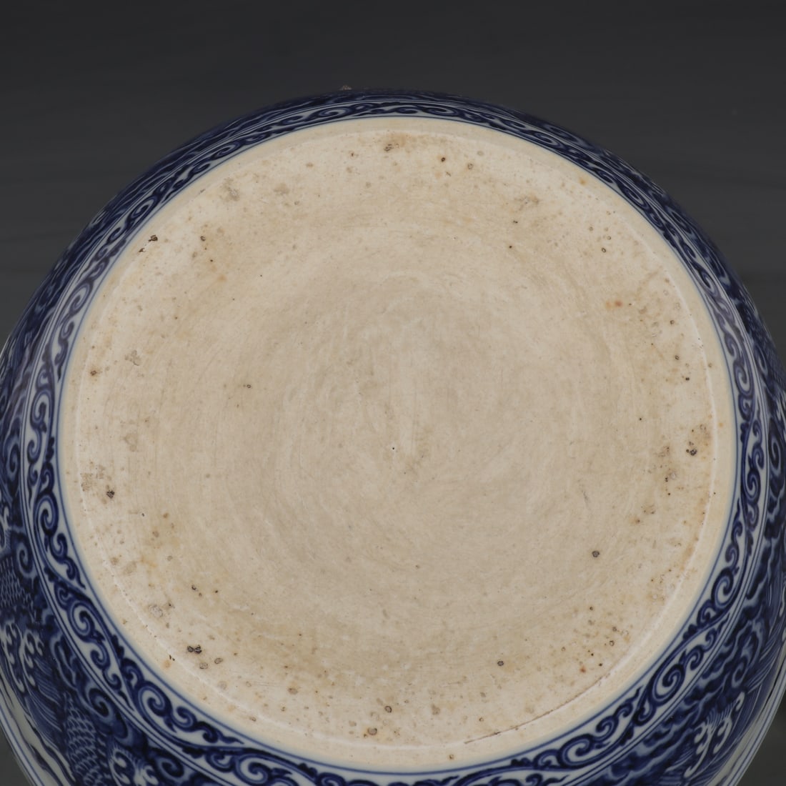 An Exquisite Blue and White Seawater Pattern Dragon Pattern Vat - 9