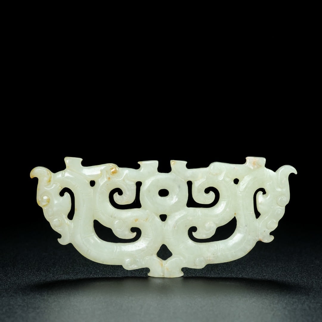 An Exquisite White Jade Dragon Pattern Ornament: An Exquisite White Jade Dragon Pattern Ornament Han Dynasty, China Size:9.7cmx4.2cmx0.4cm Weight:35.3g (The Dimensions Of All Batches Are Manually Measured.If You Need More Detailed Information,