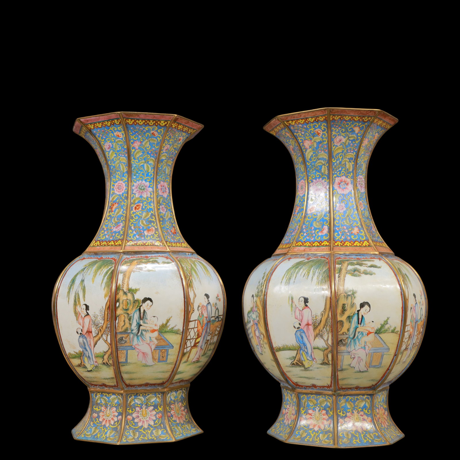 A Exquisite A pair of Coppery Enamel Lotus Pattern Character and Story Pattern Vase: A Exquisite A pair of Coppery Enamel Lotus Pattern Character and Story Pattern Vase Qing Dynasty, China Qianlong Four-character Mark Size:20cmx33.5cm Weight:4100g (The Dimensions Of All Batches Are