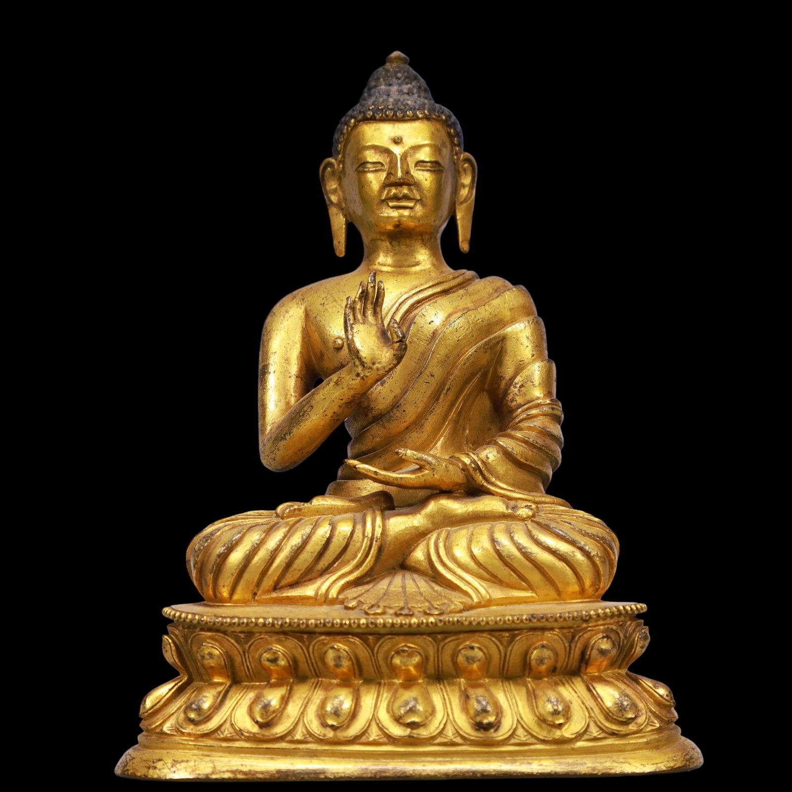 An Exquisite Gilt Bronze Statue of Sakyamuni: An Exquisite Gilt Bronze Statue of Sakyamuni Ming Dynasty, China Size:12.5cmx7.5cmx16cm Weight:1300g (The Dimensions Of All Batches Are Manually Measured.If You Need More Detailed Information, Please