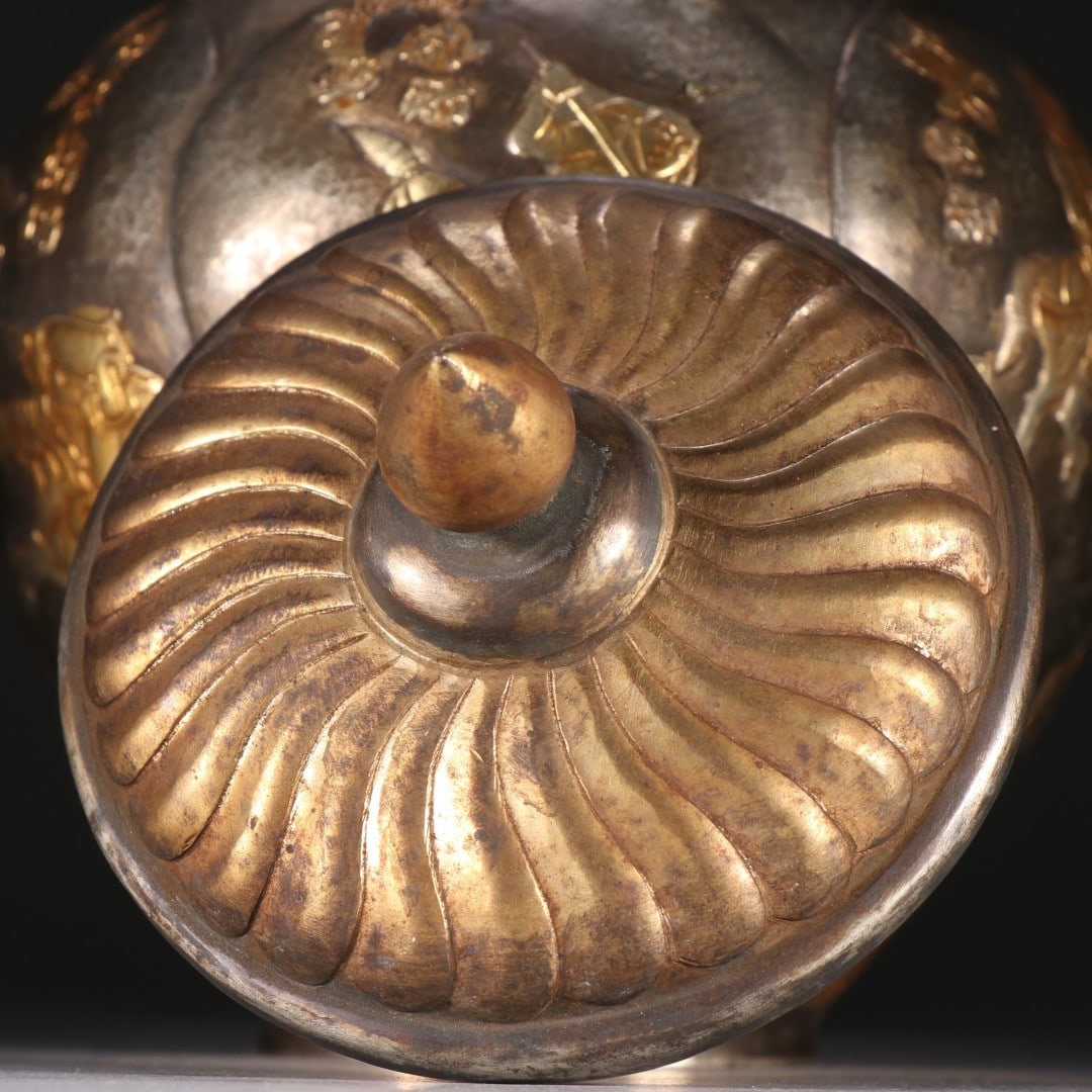 An Exquisite Gilt Bronze Hunting Pattern Jar - 3