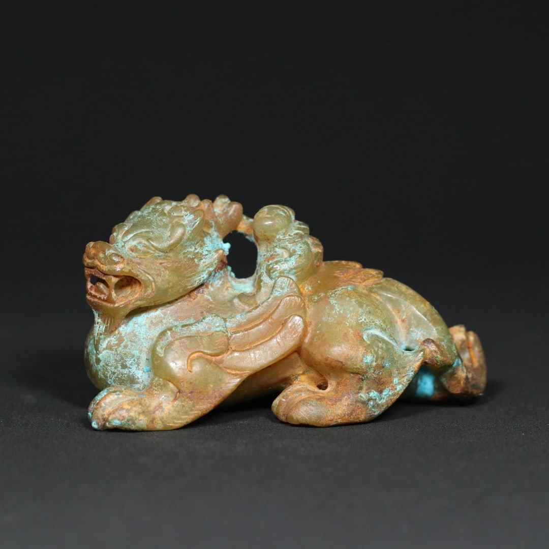 An Exquisite White Jade Auspicious Beast Ornament: An Exquisite White Jade Auspicious Beast Ornament Han Dynasty, China Size:8.3cmx5.2cmx4.4cm Weight:170.7g (The Dimensions Of All Batches Are Manually Measured.If You Need More Detailed Information,