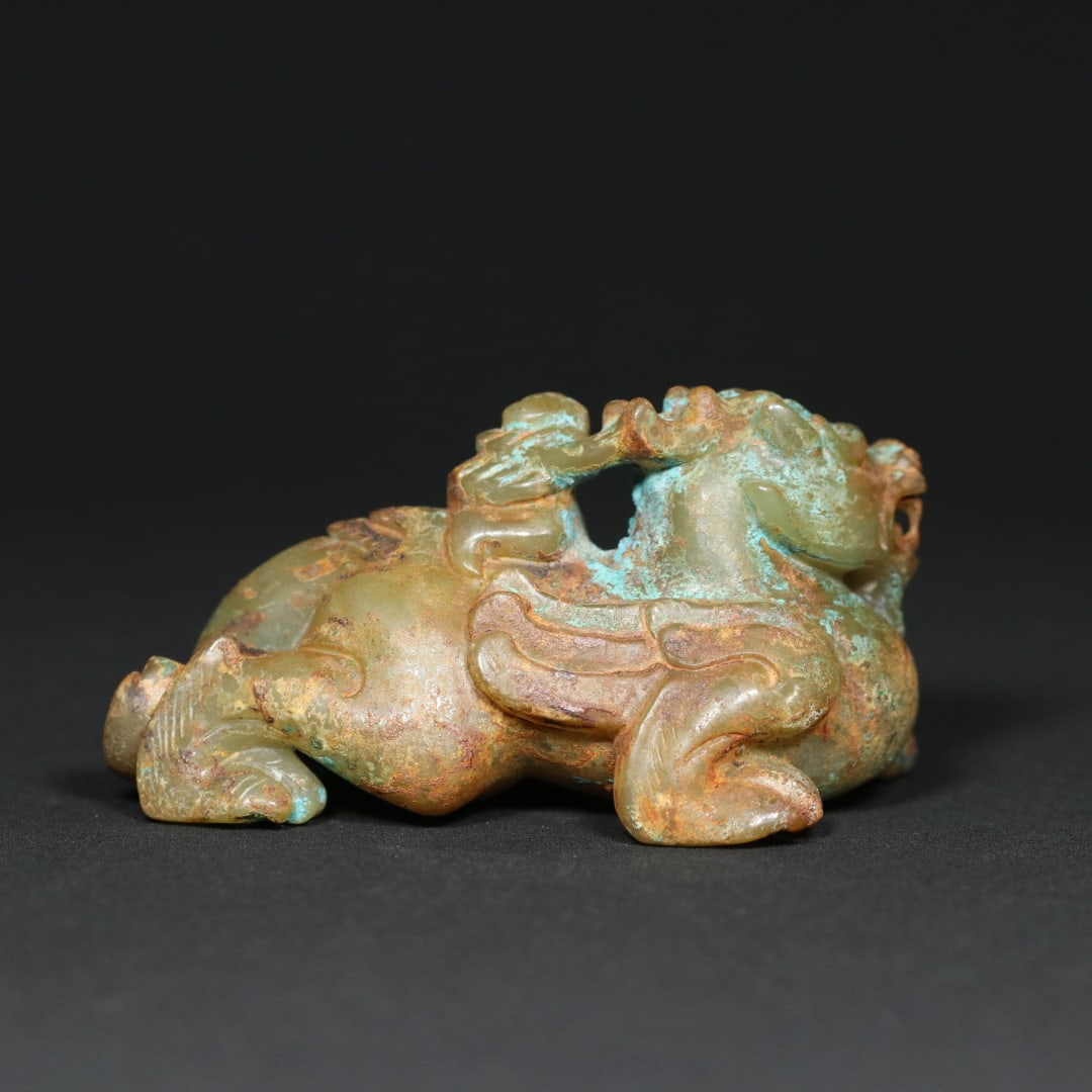 An Exquisite White Jade Auspicious Beast Ornament - 2