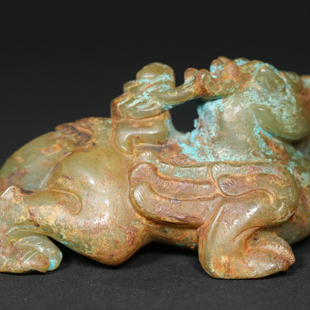 An Exquisite White Jade Auspicious Beast Ornament - 9