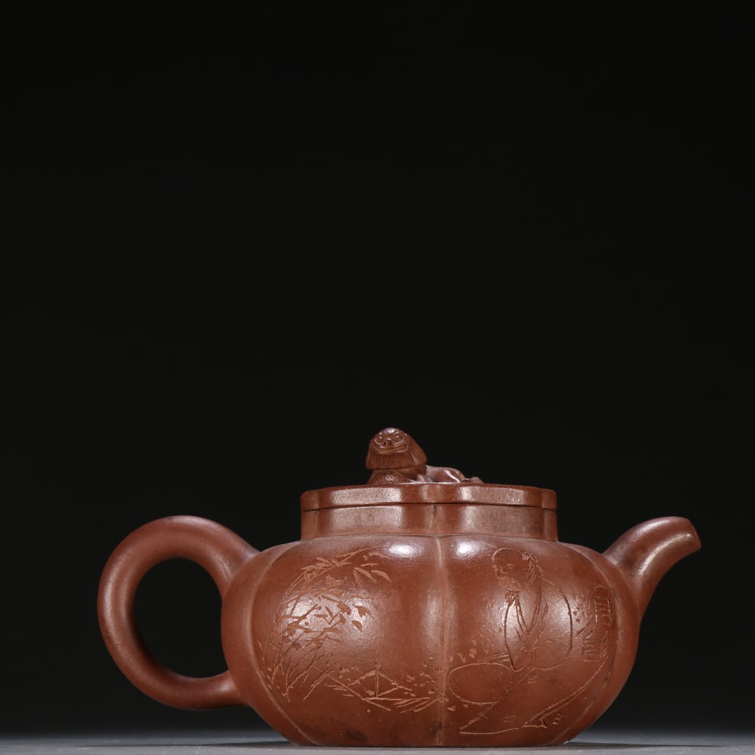 An Exquisite Purple Sands Character and Story Pattern Teapot: An Exquisite Purple Sands Character and Story Pattern Teapot the Republic of China Size:9.5cmx17.3cm (The Dimensions Of All Batches Are Manually Measured.If You Need More Detailed Information, Please