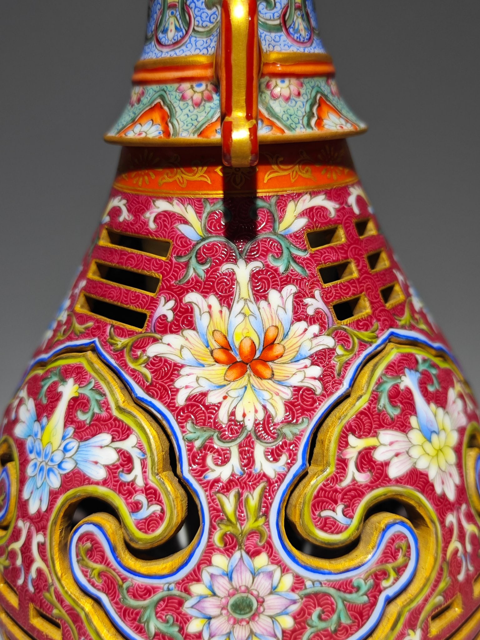 An Exquisite Enamel Ruby Red-Glazed Painted Gold Lotus Pattern Double-Ears Vase - 7