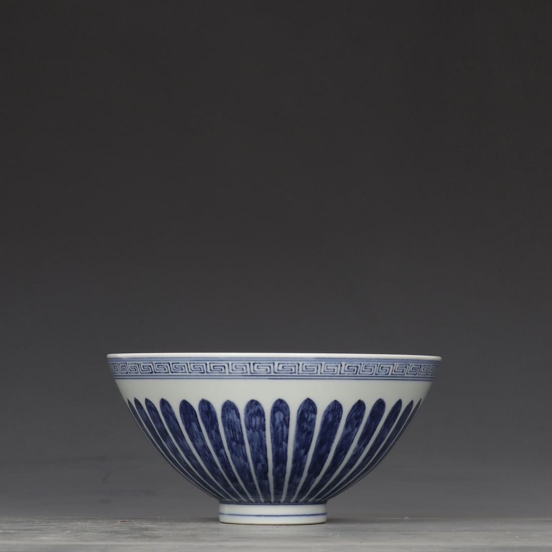 An Exquisite Blue and White Seawater Pattern Flower Pattern Bowl - 2