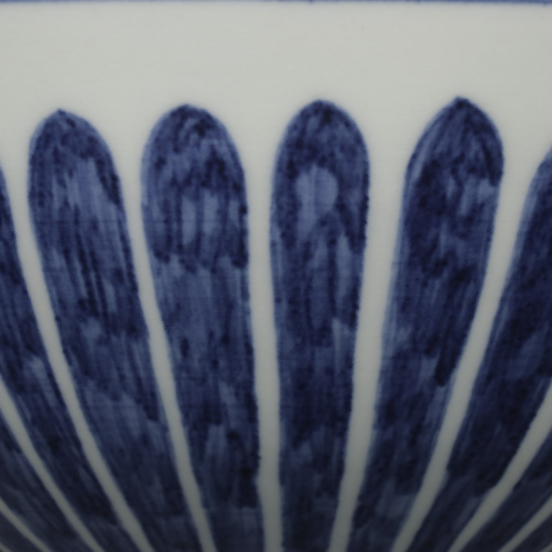 An Exquisite Blue and White Seawater Pattern Flower Pattern Bowl - 4