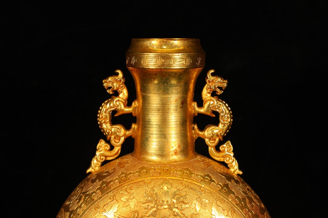 An Exquisite Gilt Bronze Lotus Pattern Dragon Pattern Double-Ears Vase - 2