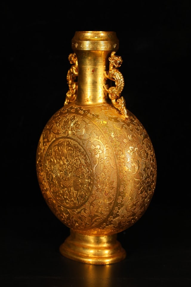 An Exquisite Gilt Bronze Lotus Pattern Dragon Pattern Double-Ears Vase - 5