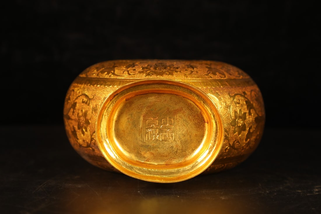 An Exquisite Gilt Bronze Lotus Pattern Dragon Pattern Double-Ears Vase - 9