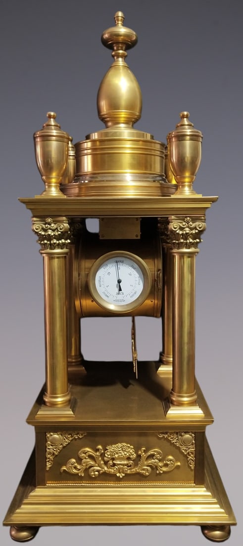 An Exquisite Gilt Bronze Clock - 2