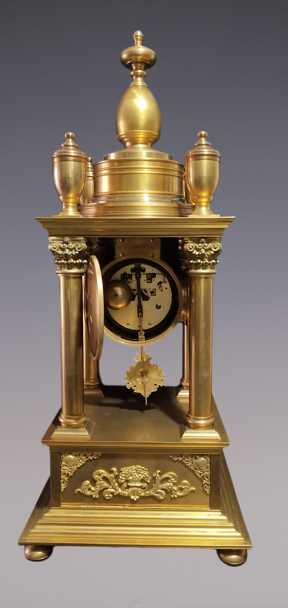 An Exquisite Gilt Bronze Clock - 3
