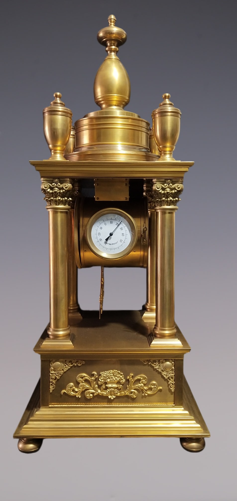 An Exquisite Gilt Bronze Clock - 4