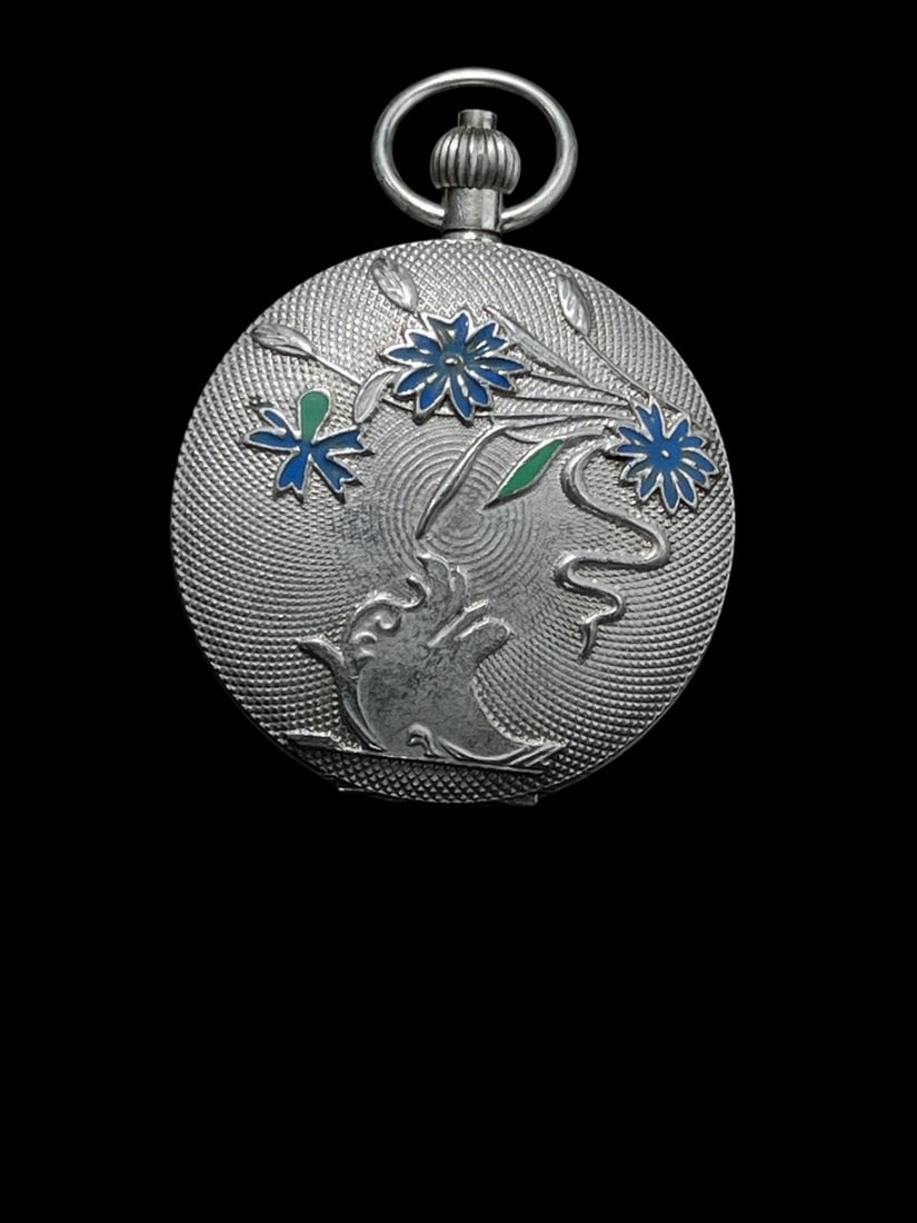 An Exquisite Silver Flower Pattern Pocket watch: An Exquisite Silver Flower Pattern Pocket watch Qing Dynasty, China Size:5.5cm (The Dimensions Of All Batches Are Manually Measured.If You Need More Detailed Information, Please Contact Our Customer