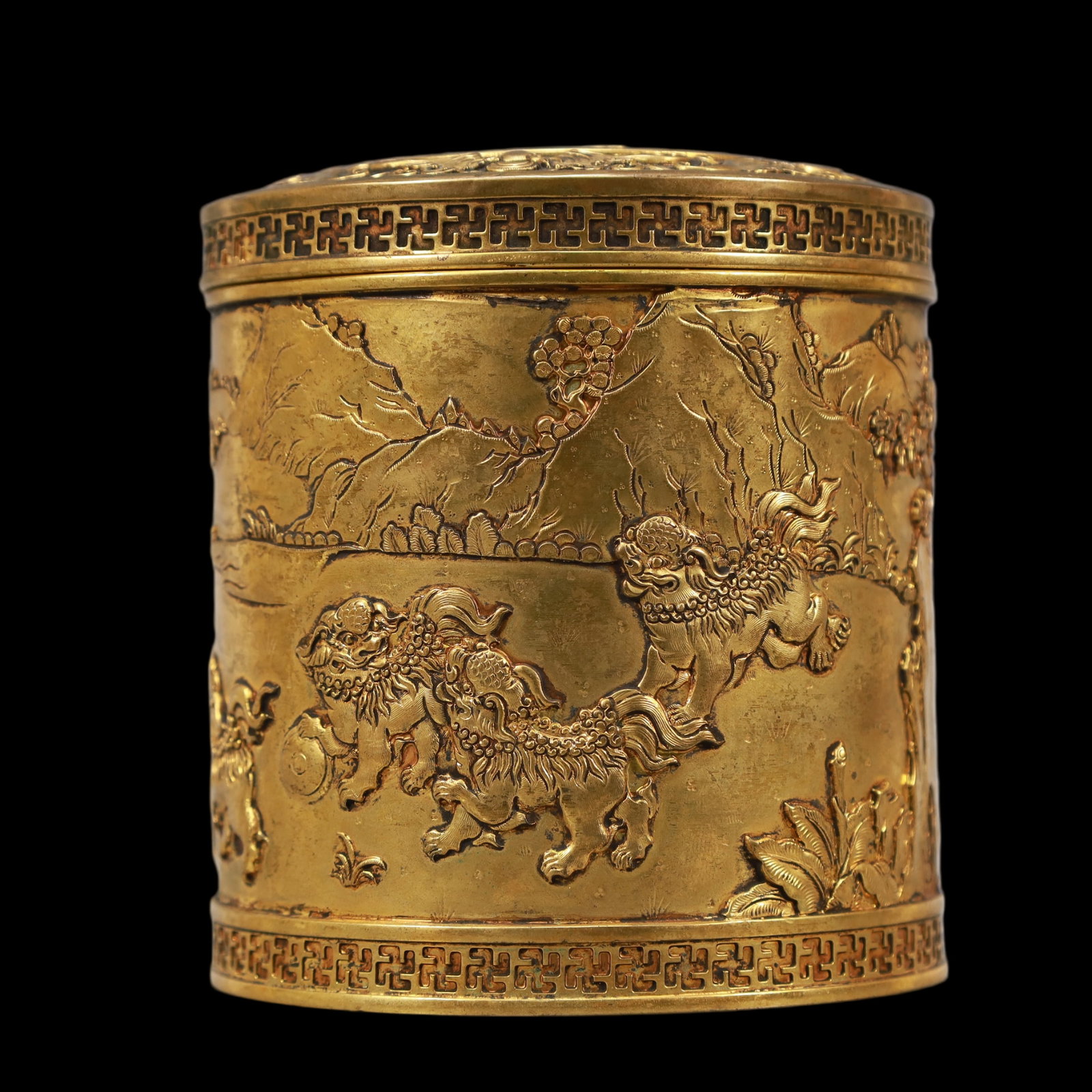 A Exquisite Gilt Bronze Auspicious Beast Pattern Bats and Peach Pattern Brush Pot - 2