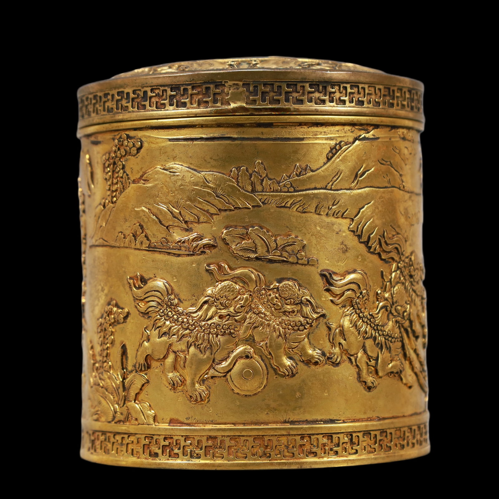 A Exquisite Gilt Bronze Auspicious Beast Pattern Bats and Peach Pattern Brush Pot - 4