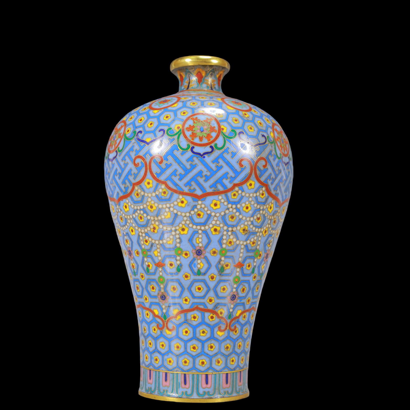 An Exquisite Cloisonne Flower Pattern Vase: An Exquisite Cloisonne Flower Pattern Vase Qing Dynasty China Qianlong Four-character Mark Size:22.6cmx11cm Weight:1950g (The Dimensions Of All Batches Are Manually Measured.If You Need More Detailed