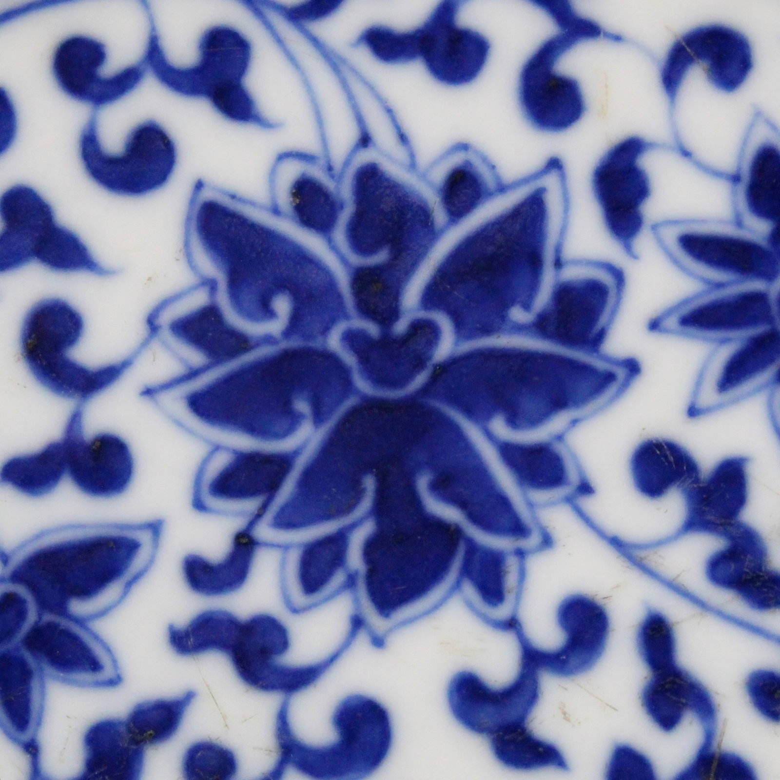 An Exquisite Blue and White Lotus Pattern Plate - 3