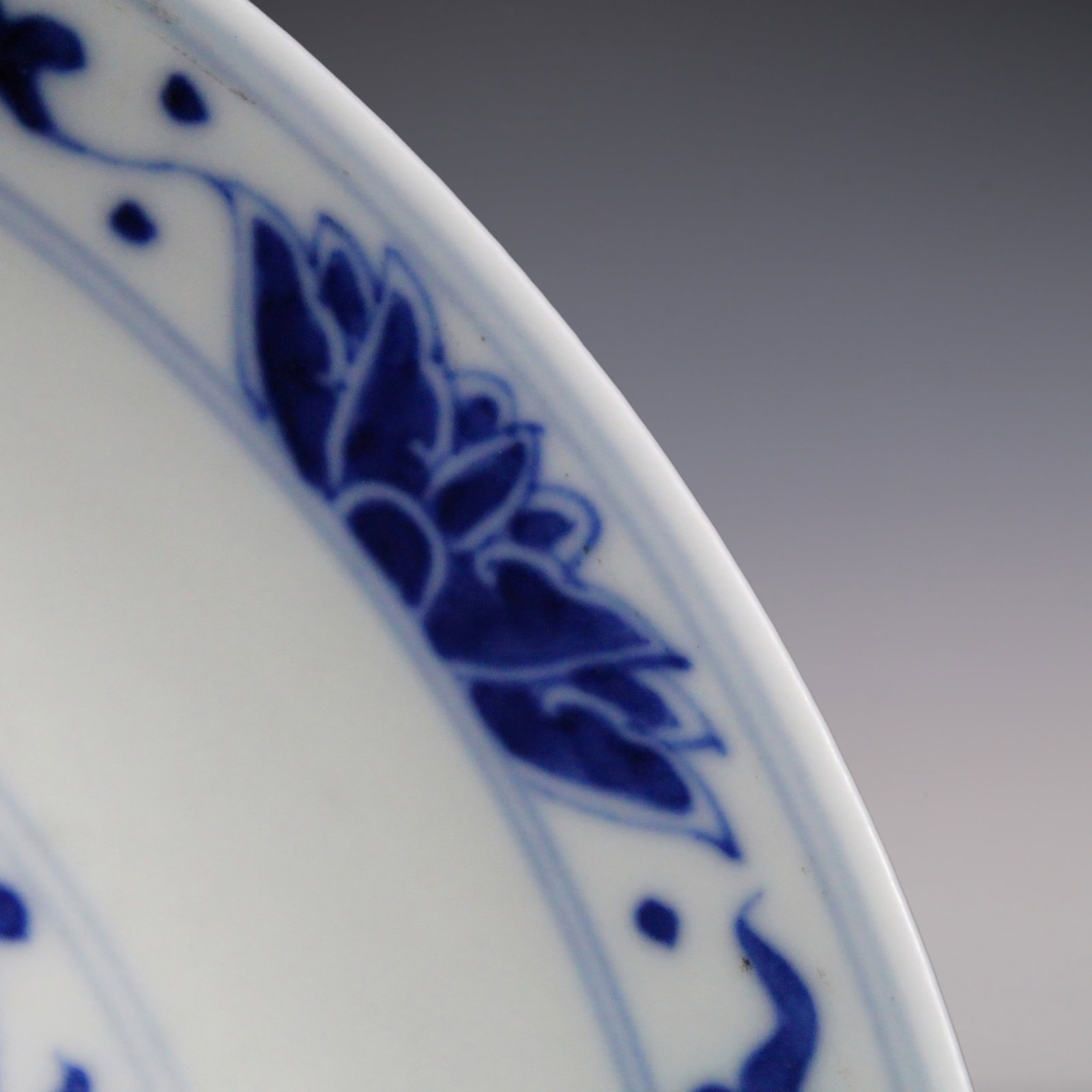 An Exquisite Blue and White Lotus Pattern Plate - 4
