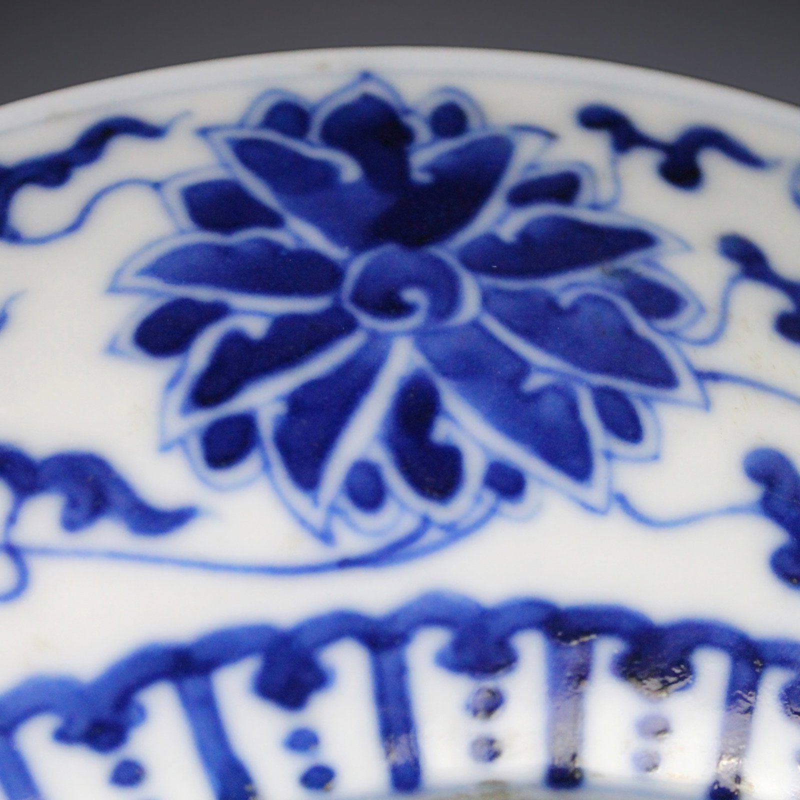 An Exquisite Blue and White Lotus Pattern Plate - 5