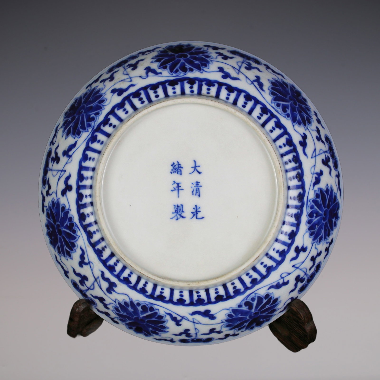 An Exquisite Blue and White Lotus Pattern Plate - 6