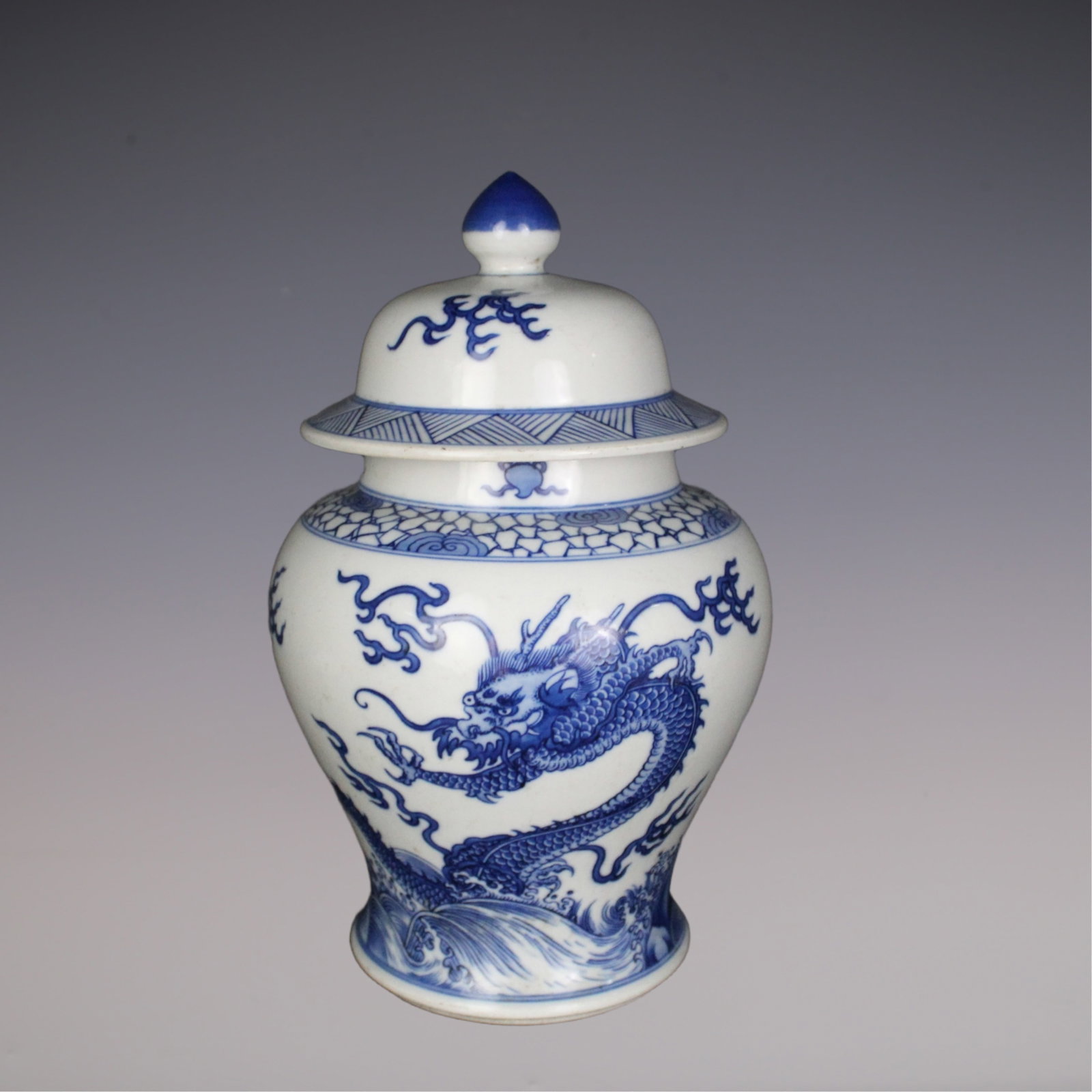 An Exquisite Blue and White Dragon Pattern Seawater Pattern Jar: An Exquisite Blue and White Dragon Pattern Seawater Pattern Jar Qing Dynasty, China Kangxi Six-character Mark Size:33.5cmx15cm (The Dimensions Of All Batches Are Manually Measured.If You Need More Det